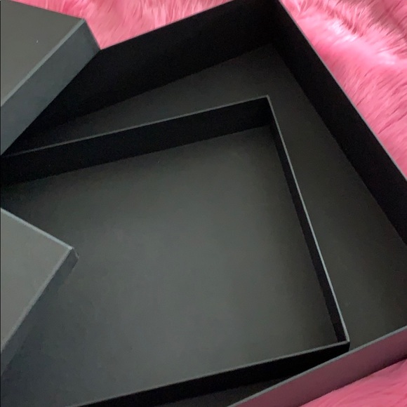 Empty box - Picture 4 of 4